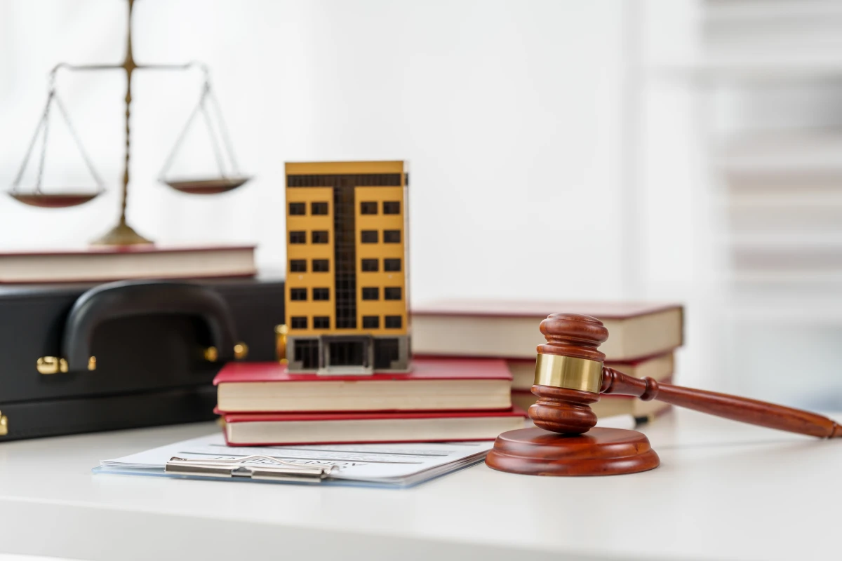 Litiges immobiliers : Comment naviguer dans les eaux troubles du contentieux
